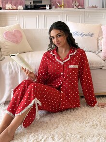 SweetSlumber طقم بيجامة نسائي بطبعة نقاط بولكا مع دانتيل متباين وأكمام طويلة وقمة أحادية الصدر مع بنطال - الأحمر - مشاهدة 4