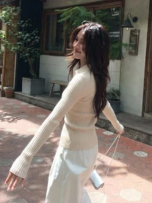 DAZY 女款素色休閒日常長袖針織衫 - 淡黃色 - 查看 3