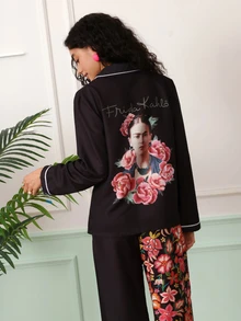 Chillnights Frida Kahlo X SHEIN طقم بيجامة نسائي أنيق ورومانسي بطباعة ألوان متباينة وأزرار أمامية - متعدد الألوان - مشاهدة 2