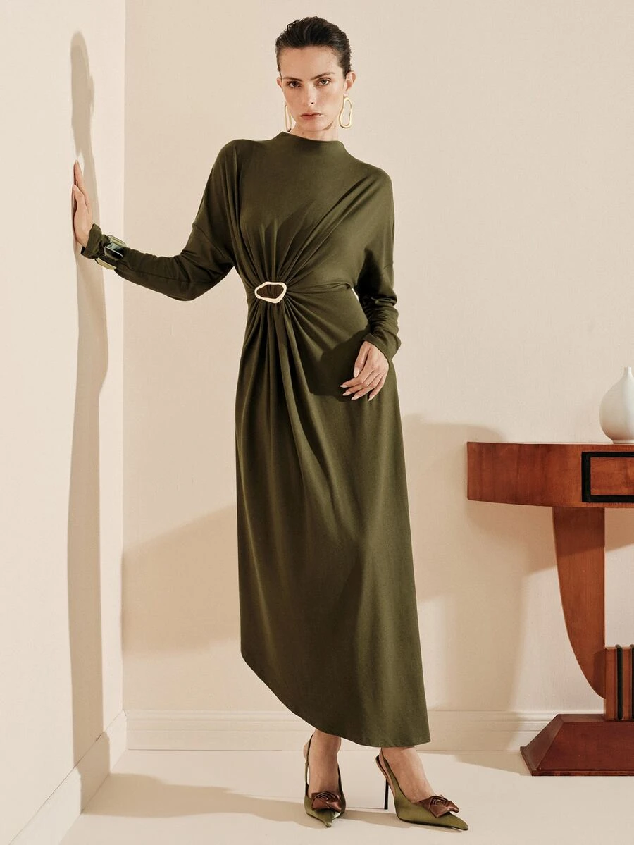 Arave Gaun Lengan Panjang Wanita Elegan Desain Minimalis dengan Hiasan Gesper Logam dan Lipatan di Pinggang, Lapisan Dasar Serbaguna untuk Perjalanan Sehari-hari - Olive Green - View 1