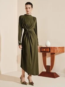 Arave Gaun Lengan Panjang Wanita Elegan Desain Minimalis dengan Hiasan Gesper Logam dan Lipatan di Pinggang, Lapisan Dasar Serbaguna untuk Perjalanan Sehari-hari - Olive Green - View 6