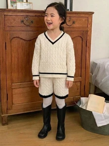 Dazy Kids 女童條紋V領麻花編織長袖毛衣與針織短褲休閒套裝 - 米色 - 查看 1