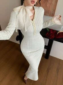 DAZY 秋季 V 領白色羅紋針織蝴蝶結領口修身收腰優雅法式女款中長洋裝，適合約會、早午餐、茶會、通勤 - 杏色 - 查看 3
