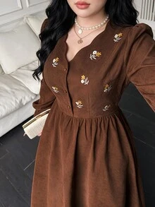 Feyla Đầm xếp ly tay dài cài cúc thêu phong cách vintage size lớn - Cà phê nâu - Xem 5