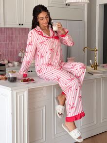 SweetSlumber طقم بيجامة نسائي وردي حلو رومانسي لطيف بطبعة فيونكة وقلب وخطوط وتصميم باتشورك بألوان متباينة وياقة مكشكشة وفتحة أمامية - وردي - مشاهدة 6