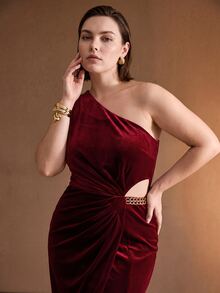 MOTF PREMIUM AUTUMN/WINTER PARTY VELVET ASYMMETRICAL SHOULDER CUTOUT METAL CHAIN DECOR LONG SLIT DRESS - Burgundy - View 2