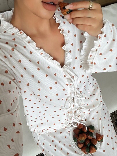 Dazy Plus Set Piyama Atasan Bertali Depan dengan Hiasan Rumbai Motif Hati dan Celana Panjang Berenda