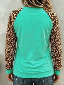 SHEIN LUNE Fashion Retro Casual Basic Round Neck Raglan Long Sleeve Leopard Print Body Green Colorblock Plus Size Sweatshirt - Multicolor - View 2