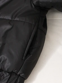 SHEIN 青少年女孩黑色亮面立領盤扣短款棉襖外套，經典立領設計，前襟配復古中式盤扣與內層拉鍊，短版修飾腰線顯高顯瘦，寬鬆長袖，百搭日常通勤棉襖 - 黑色 - 查看 9