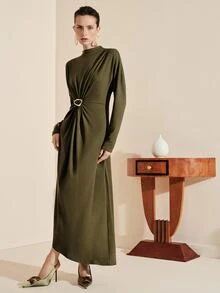 Arave Gaun Lengan Panjang Wanita Elegan Desain Minimalis dengan Hiasan Gesper Logam dan Lipatan di Pinggang, Lapisan Dasar Serbaguna untuk Perjalanan Sehari-hari - Olive Green - View 5