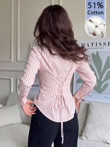 SHEIN EZwear 100%純棉粉色女款休閒百搭修身長袖襯衫，前扣鈕扣、後腰繫帶，適合四季穿著，學院風返校校園穿搭社團服飾，青春休閒風，商務女性辦公室低調老錢風優雅高端通勤機場造型 - 淺粉色 - 查看 2
