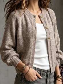 SHEIN كارديجان نسائي قصير محبوك بأسلوب فرنسي فضفاض للخريف/الشتاء، بياقة دائرية وثلاثة أزرار وأكمام طويلة منفوخة، كنزة صوفية طبقات مناسبة للتنقل اليومي والمواعدة والمناسبات الأخرى - كاكي - مشاهدة 4