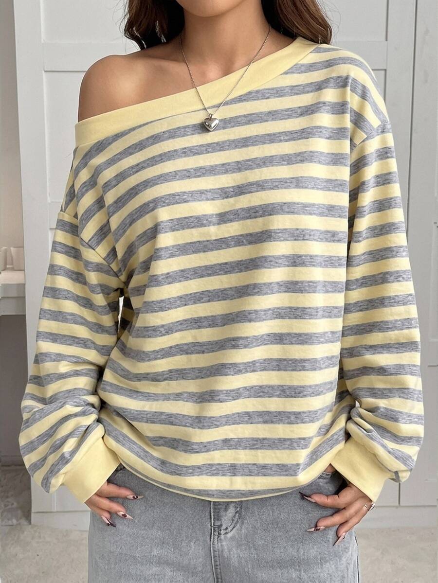 SHEIN EZwear 秋季新款復古灰紋休閒寬鬆白色不對稱肩女款運動衫 - 淡黃色 - 查看 1