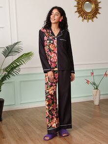 Chillnights Frida Kahlo X SHEIN طقم بيجامة نسائي أنيق ورومانسي بطباعة ألوان متباينة وأزرار أمامية - متعدد الألوان - مشاهدة 4