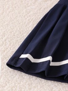 SHEIN Elladie kids 女童2件套，對比色翻領騎士刺繡長袖 Polo 上衣配白色飾邊高腰百褶裙，柔軟面料，可愛校園風春夏秋季兒童套裝 - 寶藍色 - 查看 6