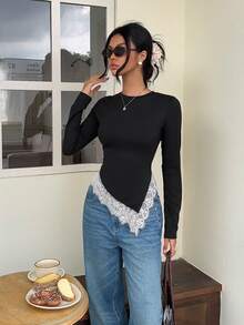 Serisse 女款法式時尚蕾絲拼接不對稱下擺T恤 - 黑與白 - 查看 8