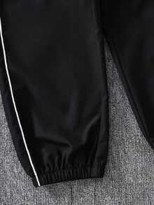 SHEIN 2件組兒童青少年男孩秋冬對比色織帶卡通馬圖案圓領長袖外套與長褲套裝，黑色套裝，男孩套裝 - 彩色 - 查看 4