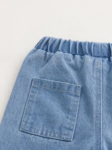 SHEIN 新款女童牛仔長褲，飾有俏皮可愛的大花刺繡，寬鬆舒適直筒褲腿，水洗藍色，時尚休閒百搭極簡設計，適合日常穿著，柔軟棉質面料，版型出色，假期、日常出遊、上學、通勤、聚會、節慶的完美選擇 - 中等水洗藍 - 查看 6