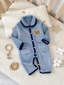 SHEIN 1件裝秋冬雙面法蘭絨新生兒連身衣居家服，可愛熊貼布對比色滾邊設計，下擺口袋裝飾，藍色柔軟舒適長袖無腳連身褲冬季套裝 - 霧霾藍 - 查看 7