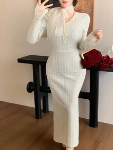 DAZY 秋季 V 領白色羅紋針織蝴蝶結領口修身收腰優雅法式女款中長洋裝，適合約會、早午餐、茶會、通勤 - 杏色 - 查看 5