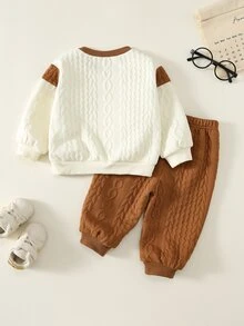 SHEIN 中性嬰兒男/女童、幼兒 2件組秋冬休閒可愛拼色拼接運動衫套裝，嬰兒冬季套裝，聖誕節，運動服 - 卡其色 - 查看 3