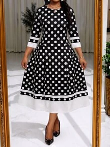 SHEIN Lady CURVE 大尺碼女款圓領半袖休閒洋裝 - 黑與白 - 查看 3