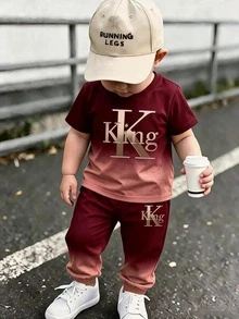 1套男嬰休閒時尚極簡字母KING印花漸層圓領短袖T恤與配套長褲，柔軟夏秋套裝 - 彩色 - 查看 1