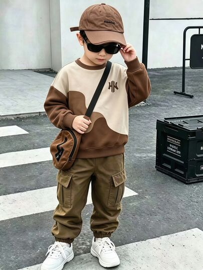 1 Set HK Letter Print Brown & Apricot Color Block Long Sleeve Sweatshirt & Jogger Cargo Pants Outfit For Boys