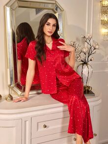 LuxeNights طقم بيجامة نسائي بطبعة نجوم مجعدة على كامل الجسم مع حافة نجمية وفتحة أمامية - الأحمر - مشاهدة 4