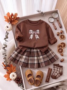 SHEIN Baby Girl Fleece Thick Decorative Bow Plaid Print Pattern Crew Neck Pullover Sweatshirt & Vintage Plaid Pleated Skirt Set, Suitable For Winter - Brown - View 4