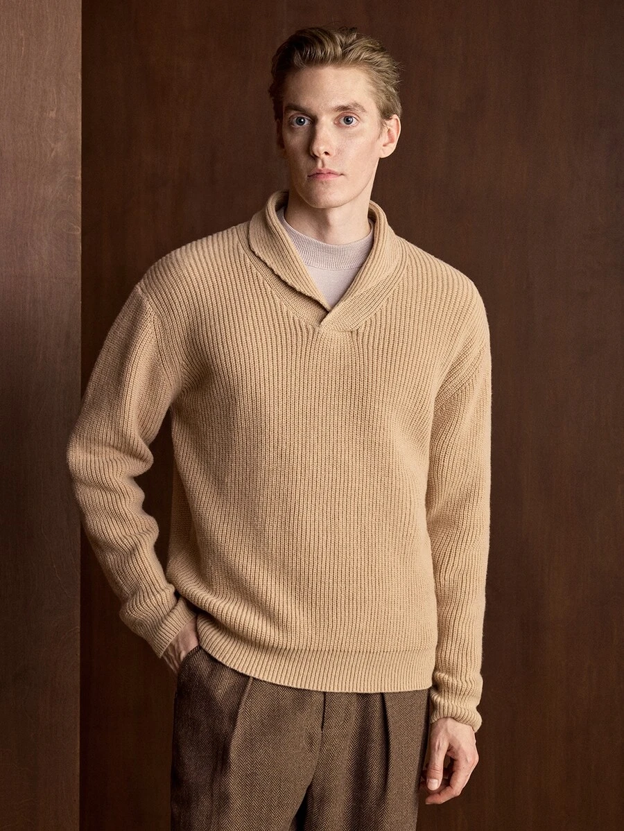 Manfinity CityGents Sweater Lengan Panjang Minimalis Pria dengan Kerah Lipat dan Leher V untuk Berpergian - Unta - View 1