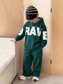 SHEIN Little Byeori 2件組兒童小男孩休閒街頭風韓式雪花與大字母印花連帽長袖衛衣＋純色鬆緊腰運動長褲套裝，適合返校季、生日、嬰兒派對、節日派對，秋冬穿著 - 綠色 - 查看 4