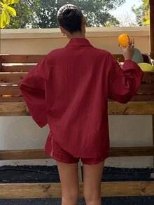 Muchica 女款夏季新款休閒度假白色編織襯衫短褲套裝 - 酒紅色 - 查看 2