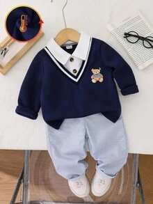 SHEIN 2件組男嬰 Polo 毛衣＋長褲套裝，學院風海軍藍白色熊圖案條紋 V 領長袖翻領修身款，適合婚禮、秋季、假期穿著 - 藏蓝色 - 查看 3