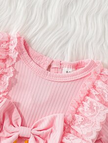 SHEIN Playful Pals 新生女嬰黃色直條紋蝴蝶結拼接雛菊網紗洋裝＆髮帶兩件套 - 粉色 - 查看 4