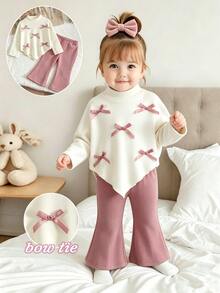 SHEIN Playful Pals 嬰兒女童秋冬休閒T恤套裝，設計感不對稱套頭高領灰粉色蝴蝶結裝飾米白色針織面料長袖T恤上衣，搭配灰粉色休閒喇叭褲，2件套，適合春夏秋冬，可愛童趣簡約舒適，適合外出、度假與派對穿著 - 彩色 - 查看 1