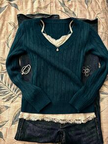 IslaSuriya Burgundy Vintage Sweet & Spicy V-Neck Slimming Knit Sweater Set For Daily Commute, Campus And Street Wear - Dark Green - View 3