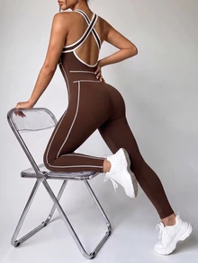 Velisys Velisys Jumpsuit Olahraga Wanita Warna Cokelat dengan Trim Kontras, Elastisitas Tinggi, Tanpa Punggung, dan Detail Kerut untuk Yoga, Kebugaran, dan Lari - Coklat - View 4