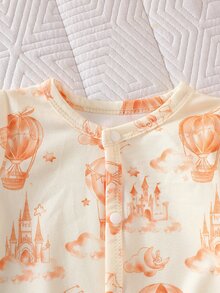 SHEIN 白色秋季可愛節日 5 件套新生兒嬰兒衣裝套裝 中性卡通花卉印花長袖連身衣、帽子、手套、被單、圍兜 春季禮品套裝 - 杏色 - 查看 3