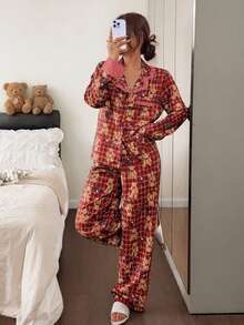 Napfluff Conjunto de Pijama Feminino Doce e Fofo com Estampa de Urso e Xadrez, Calça com Babado, Lapela com Poá e Manga Longa, 2 Peças Loungewear - Marrom - Visão 5