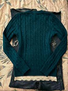 IslaSuriya Burgundy Vintage Sweet & Spicy V-Neck Slimming Knit Sweater Set For Daily Commute, Campus And Street Wear - Dark Green - View 2