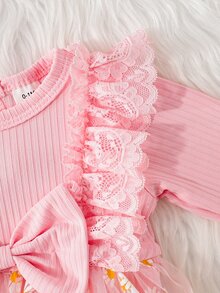 SHEIN Playful Pals 新生女嬰黃色直條紋蝴蝶結拼接雛菊網紗洋裝＆髮帶兩件套 - 粉色 - 查看 5
