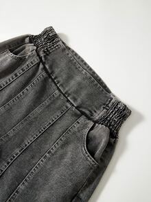 SHEIN 女款高腰寬腿牛仔褲，四季休閒度假風，淺藍色水洗牛仔色，彈性腰頭＋對比縫線設計，寬鬆寬腿版型，輕盈柔軟舒適的高級棉牛仔面料，百搭日常穿搭，可搭配T恤與短版上衣，適合夏季度假、日常出遊、通勤與聚會 - 灰色 - 查看 5