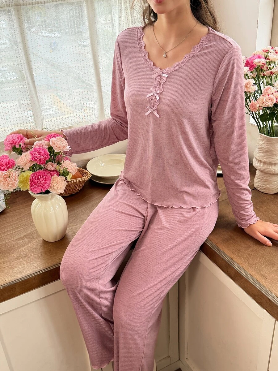 Snug Reverie طقم بيجامة نسائي كاجوال من الصوف المحبوك مزين بالدانتيل وفيونكة للاسترخاء - وردي - مشاهدة 1