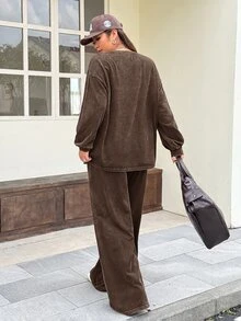 Muchica 女款巧克力棕色大尺碼圓領字母圖案運動衫與長褲休閒工裝創意兩件套，秋冬假期度假穿搭 - 巧克力棕 - 查看 2