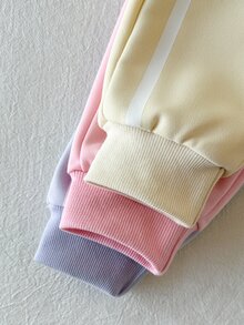 SHEIN Playful Pals 3套幼兒女童運動衫長褲套裝，可愛甜美粉色薰衣草黃色蝴蝶結側條紋長袖圓領常規款，適合戶外秋季慢跑舒適運動 - 彩色 - 查看 5