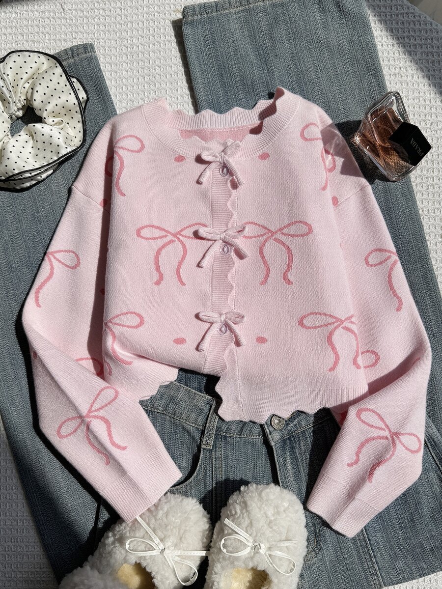 SHEIN 女童秋冬時尚百搭短版粉色提花蝴蝶結＋手工蝴蝶結開襟衫，蝴蝶與鈕扣細節增添甜美優雅感，柔軟面料易搭配長褲與裙裝，適合派對、外出、購物、上學等多種場合的秋冬時尚單品 - 粉色 - 查看 1