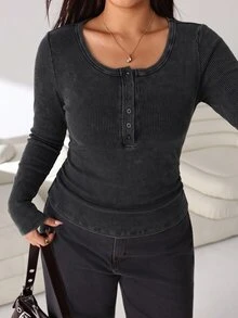 Solflare Plus Size Solid Rib-Knit Half Button Placket Slim Waist Tee Fall - Black - View 4