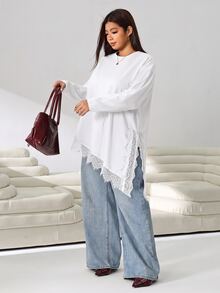 Solflare Kaos Lengan Panjang Kasual Sehari-hari Wanita Ukuran Besar dengan Motif Renda dan Patchwork - Putih - View 4