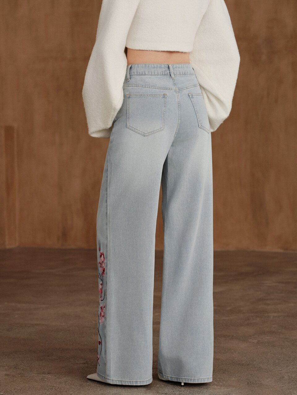Women's New Fashion Luxurious Heavy Embroidery Blue Jeans Straight Leg Pants